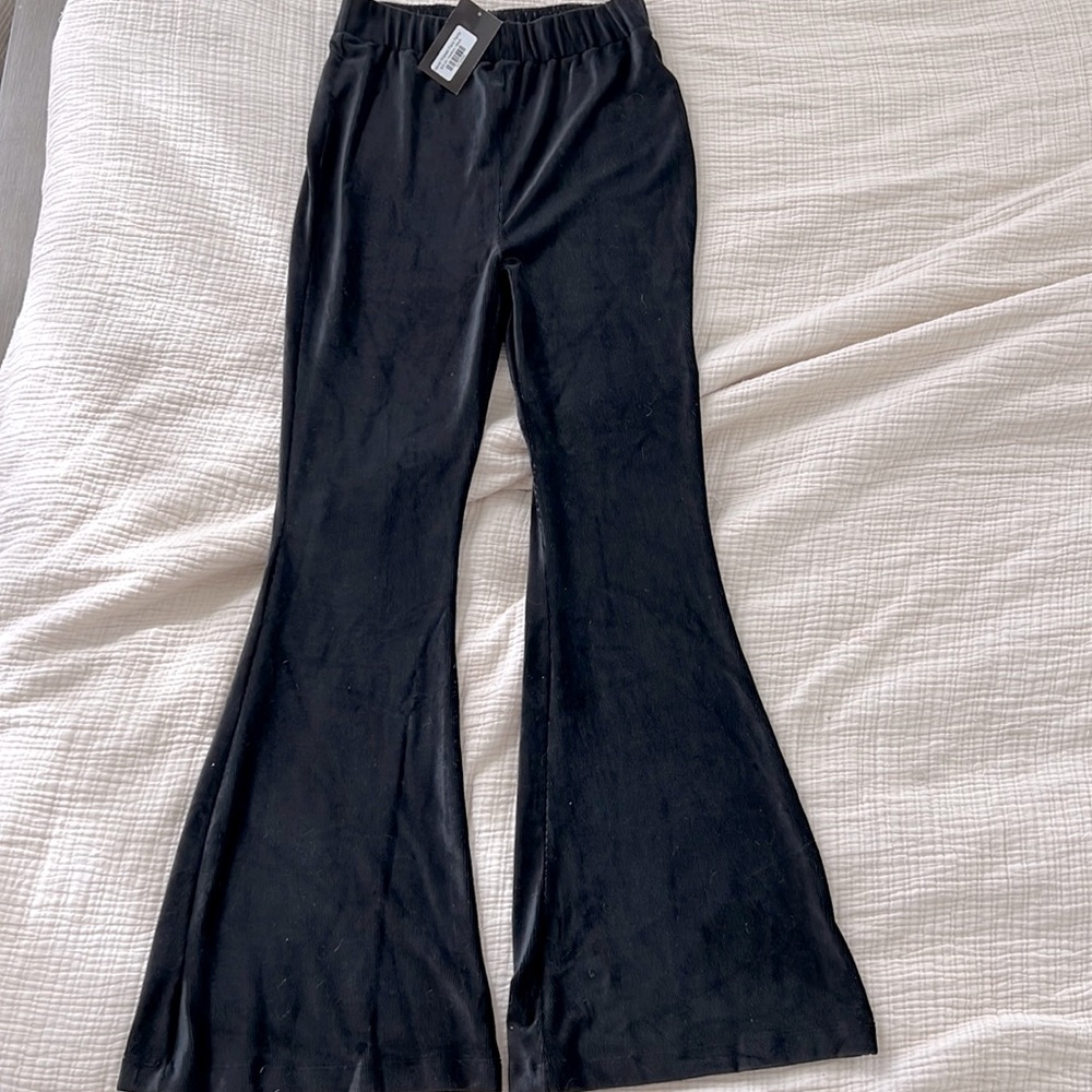 Velvet ribbed stretchy flares!